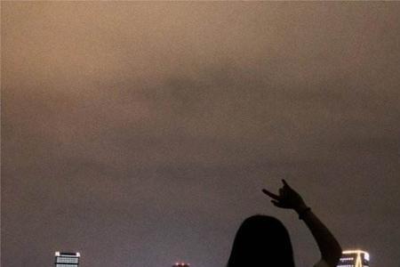 女生发夜景照片给你怎么回复