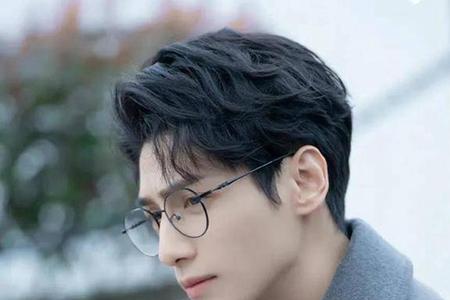 为什么都说戴眼镜的男人不是人