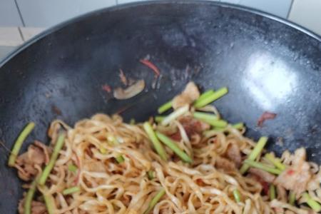 排骨蒜苔蒸面家常做法