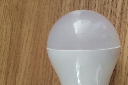 led球泡亮时闪烁怎么故障