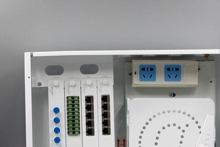 光纤入户箱门一关就没信号