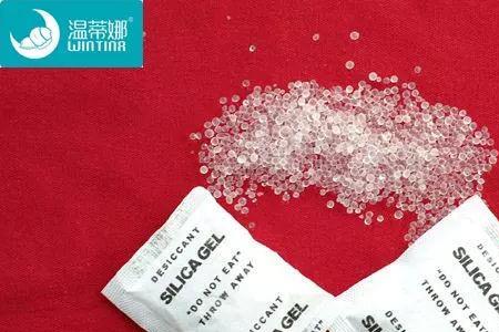 把干燥剂丢锅里了还能吃吗