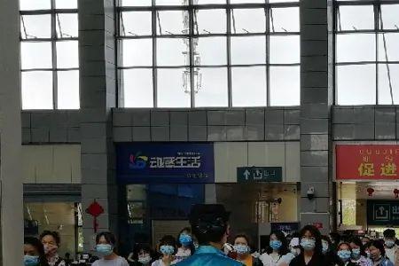 可以把人送到车站里面吗