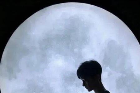 男生用月亮当头像代表什么意思
