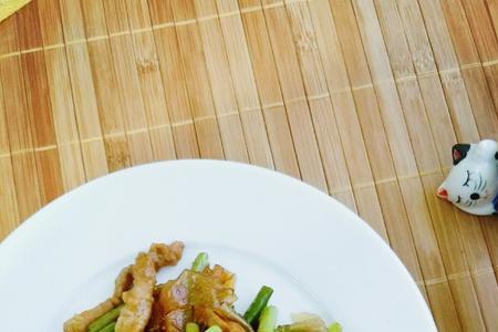 蒜苔粉皮肉汤的做法