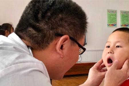 幼儿园体检嘴巴里塞的是什么