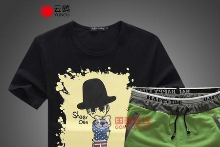 男生绿色T恤配什么颜色的短裤