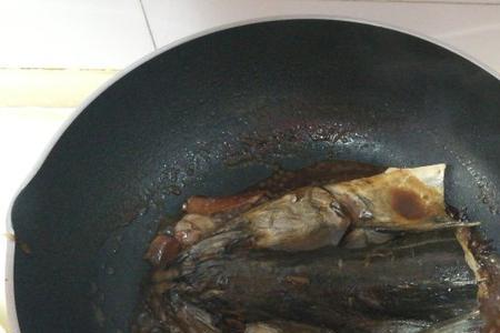 鲅鱼头炖萝卜汤的做法