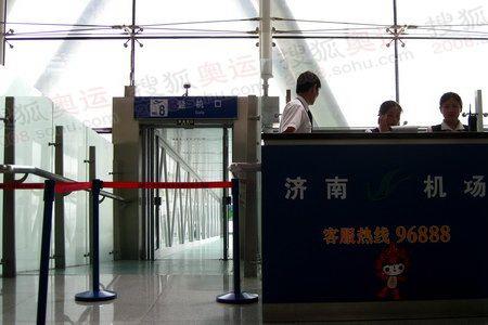 遥墙机场送人可以进大厅吗