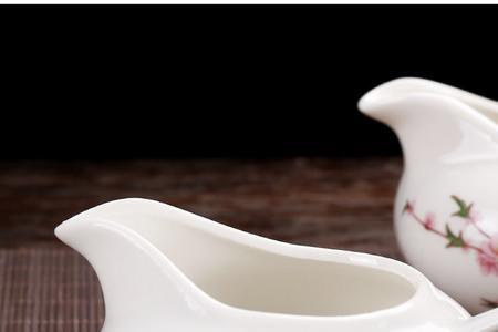 功夫茶壶倒茶时盖子漏水