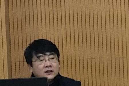 初中校长多少岁退位