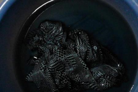 衣服盐霜太重怎么回事
