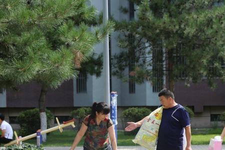 高一新生入学怎么装行李箱
