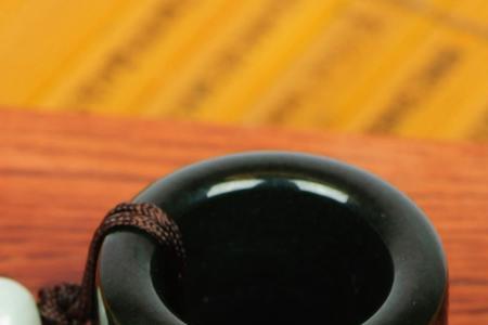 青玉扳指寓意