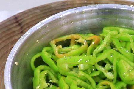 青椒切后冷冻能放多久