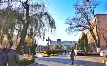 大连高校大学生能出校门吗