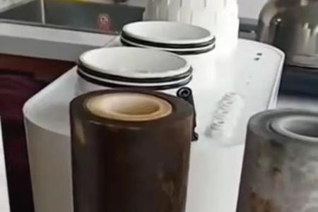 净水器换滤芯后出现水浑浊