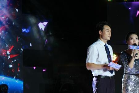 会议主持人需要介绍自己吗