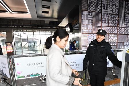 地铁过安检可以看清什么