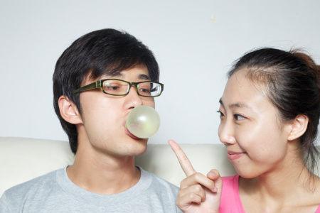 已婚男人吻女人嘴唇代表什么