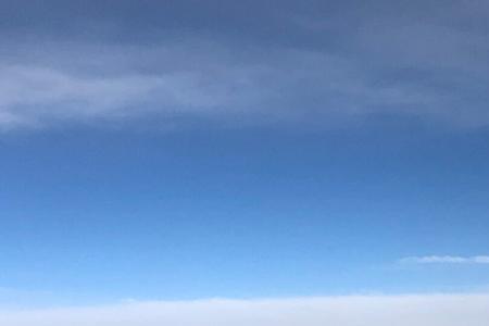 飞机在空中云量多还是少好