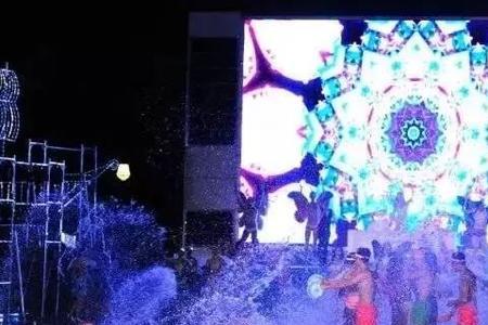 水世界晚上会换水吗