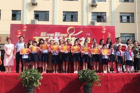 南阳第一完全学校一个班多少人