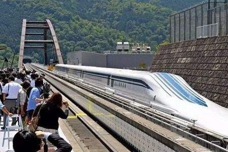 时速900公里列车