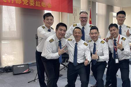 飞行学院毕业多久能当机长