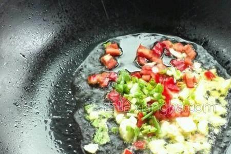 为什么油炒蒜姜有泡沫