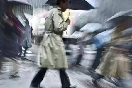 忙碌和繁忙的意思