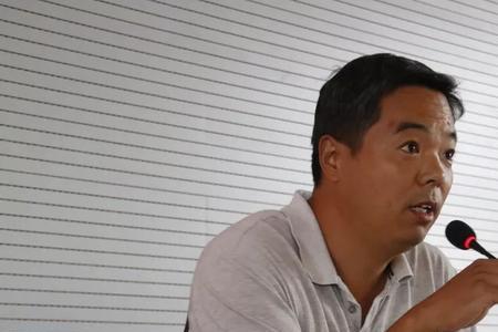 学校班主任和教导主任哪个大