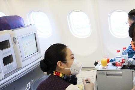 国航六点五十的航班有晚饭吗