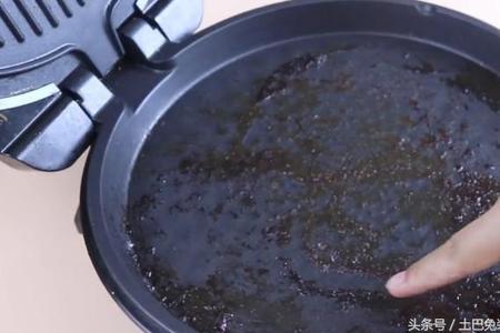 电饼铛锅底起皮怎么回事