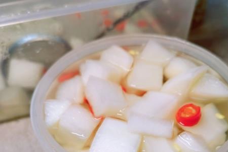 泡白萝卜时为什么变红了
