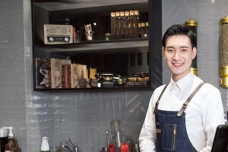 店里的店长属于法人代表吗