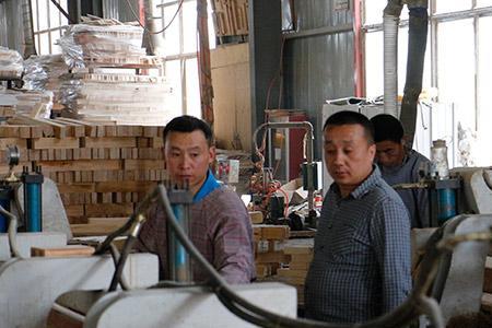 车间主任跟经理哪个大