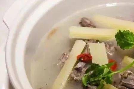 炖羊肉里可以放野生干菌子吗