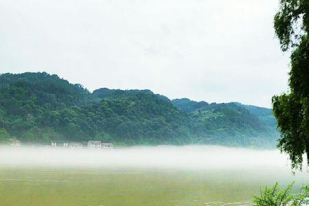水连天碧的意思