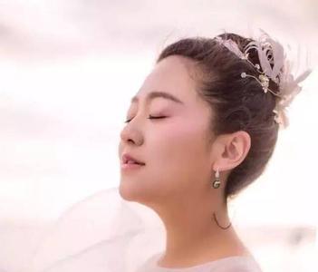 月亮姐姐形容女生什么