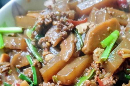 红烧魔芋炒肉的做法