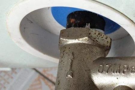 热水器安全阀掰不动
