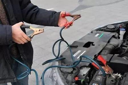电瓶缺水亏电再加点水还能用吗