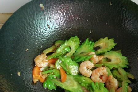 苦瓜瘦肉虾仁汤做法