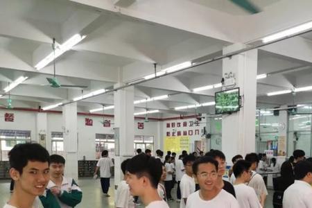 里水石门第一中学是高中吗