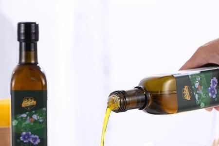 猫吃亚麻籽油的好处