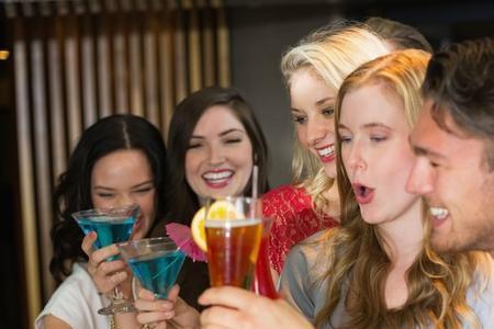 女人陪男人喝酒有几种原因
