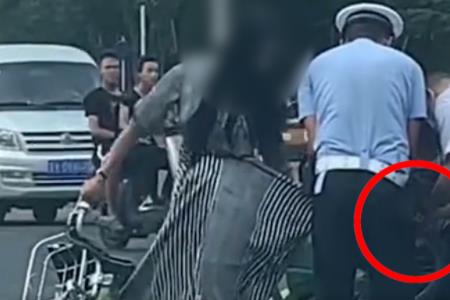 裙子卡自行车链条里怎么办