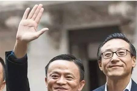 ceo和cfo谁的权力大