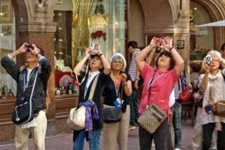 对游客的文雅称呼